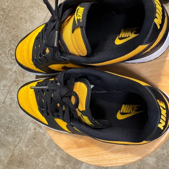 Nike Black and Gold Athletic Shoes - Picture 14 of 14